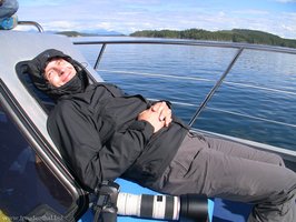 Fröhlicher Lars bei der Walbeobachtung in Kanada