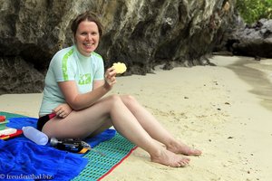 Mittagessen am Strand von Koh Lao Lading