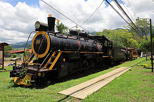 Die Lokomotive 84 im Parque de las Esferas