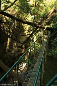 unter der Brücke ist übrigens nichts...