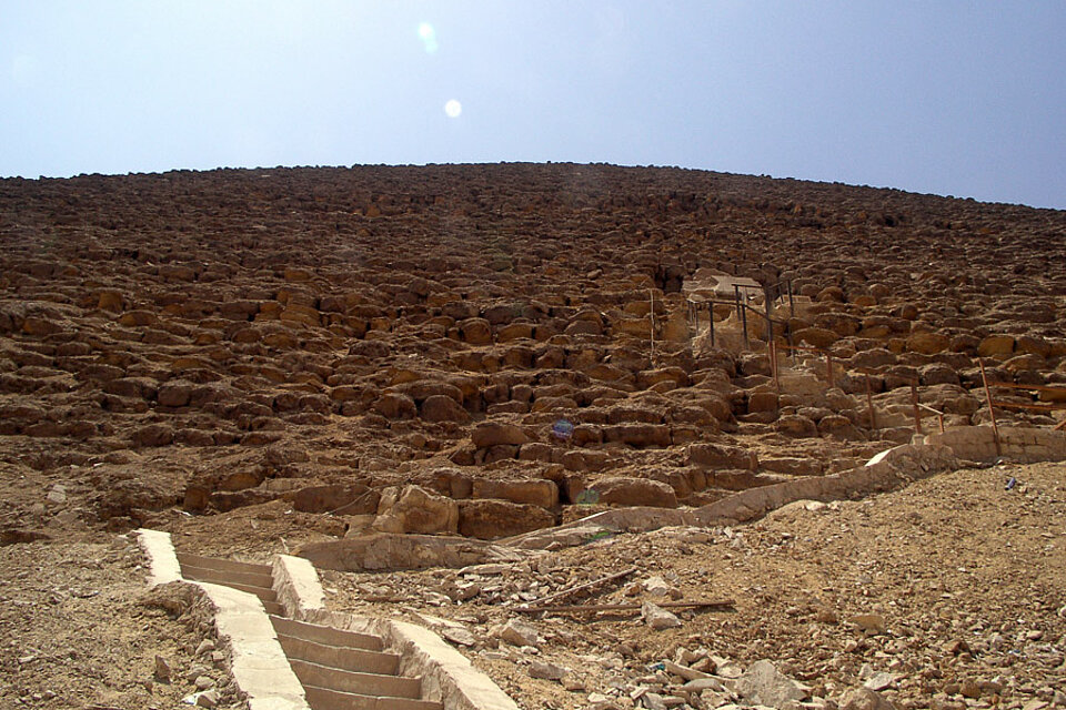 Die Rote Pyramide in der Nekropole von Dahschur