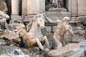 Meerespferde und Tritone am Trevi Brunnen