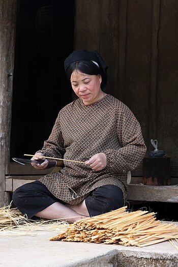 So werden Räucherstäbchen in Vietnam hergestellt.