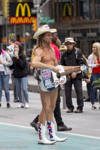 Naked Cowboy am Times Square von New York