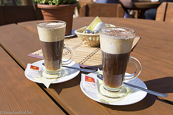 Zwei Kaffee auf dem Rückweg nach Riga