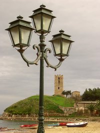 Nea Fokea - Laterne und byzantinischer Wehrturm