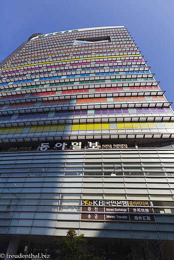 Buntes Bürogebäude in Downtown Seoul