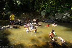 Pala-U Wasserfall - im großen Fischteich