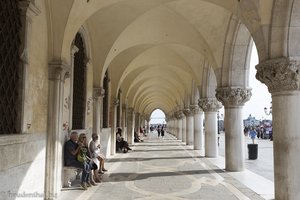 In der Loggia des Dogenpalastes