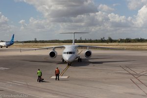 Flugzeug auf dem Flughafen von Holguín