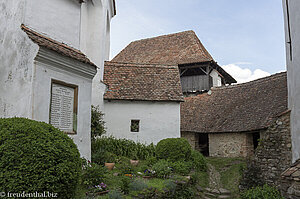 Im Kräutergarten der Kirchenburg von Viscri