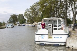 Anne beim Wasser Tanken am Canal du Midi