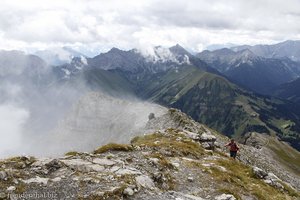 der nächste Wanderer erreicht den Gipfel