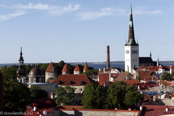 Tallinn - Altstadt mit Türmen der Stadtmauer