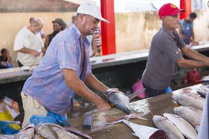 Fischverkäufer auf dem Markt von Victoria