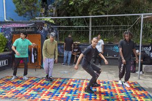 Hip-Hop und Breakdance für Touristen bringen Arbeit in die Favela.