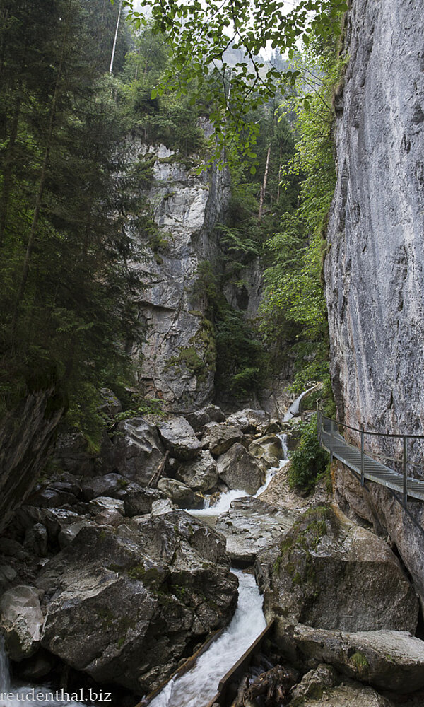 Wanderung durch die Pöllatschlucht