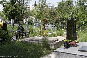 die parkähnliche Anlage des armenischen Friedhofs von Chisinau