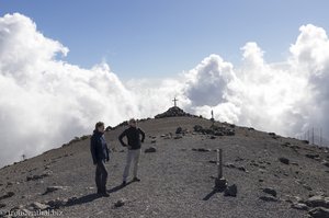 Anne und Lars beim Gipfel - knapp über den Wolken