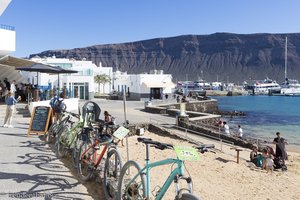 Für La Graciosa leiht man sich am besten ein Fahrrad.