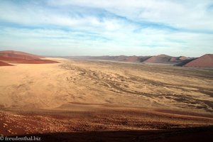 Blick von Düne 45 in die Ebene von Sossusvlei