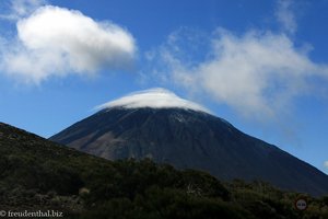 eine kleine Wolkenhaube bleibt die meiste Zeit