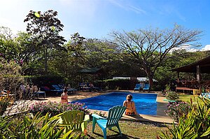 Schöne Poolanlage der Rinconcito Lodge