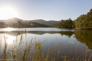 Abenddämmerung an einem See in Swasiland