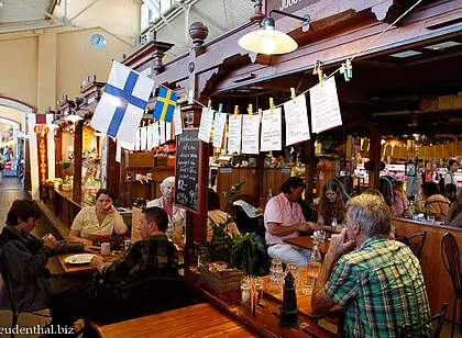 Markthalle und Marktplatz am Südhafen