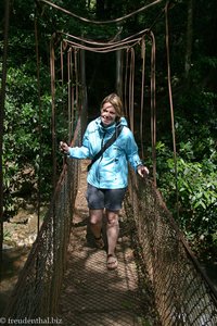 Annette auf der ehemaligen Hängebrücke