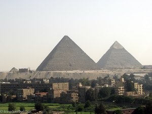Blick vom Delta Pyramids Hotel nach Gizeh