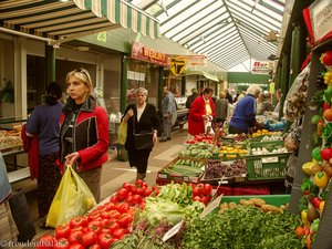 Gemüsemarkt in der Hala Mirowska