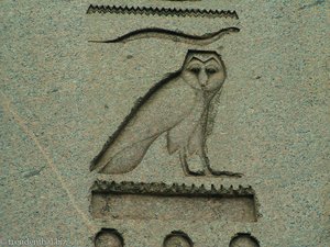 Ägyptische Zeichen am Obelisken