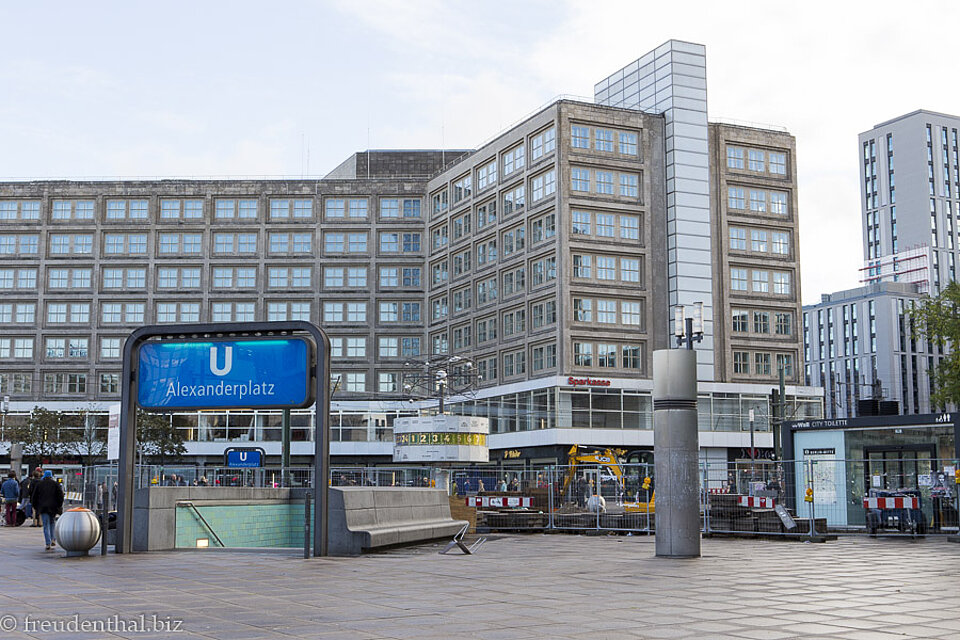 Blick über den Alexanderplatz in Berlin