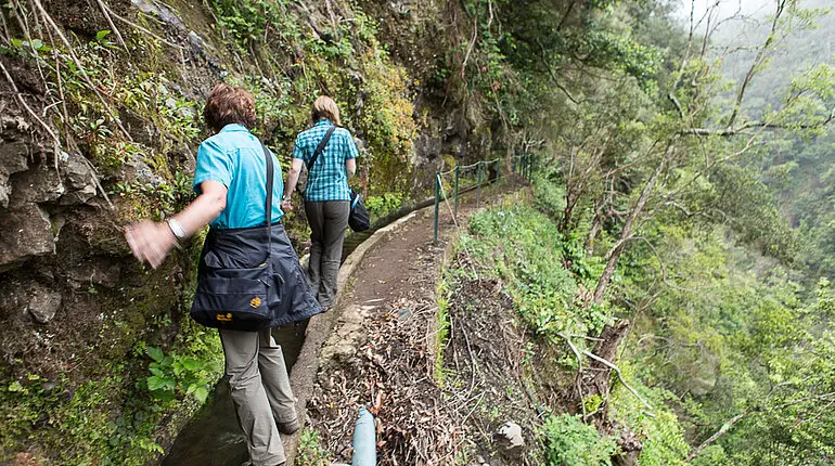 steiler Abbruch an der Levada do Castelejo