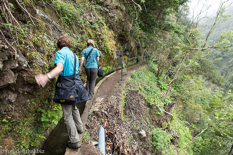 steiler Abbruch an der Levada do Castelejo