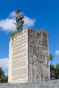 Der Abschiedsbrief vor dem Monument von Che Guevara
