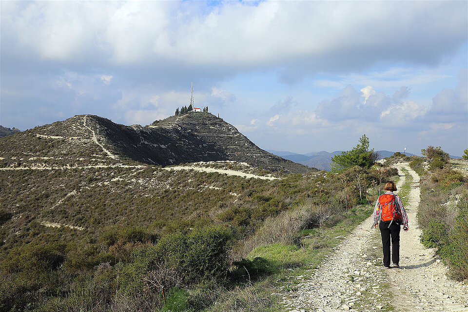 Annete auf dem Wanderweg bei Sotira auf Zypern
