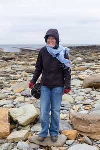 Anne auf dem Weg zum Brough of Birsay