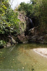Baden im Highland Waterfall auf Tobago