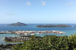 Blick über Eden Island und den Ste. Anne Marine National Park