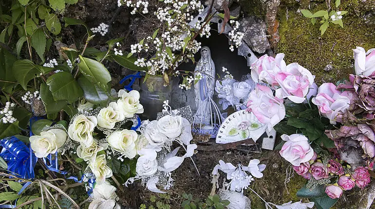 kleine Mariengrotte auf dem Weg zur Gîte de Bélouve