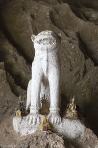 Löwe in der Tham Loum - Pak-Ou-Höhlen