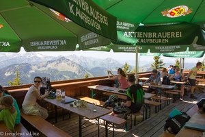 Terrasse der Ostlerhütte im Allgäu