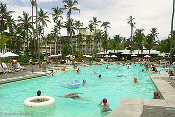 am ruhigen Pool des Riu Palace Macao