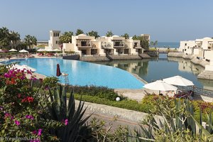 Blick über den Laguna Pool im Rotana Resort