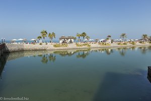 Blick über die Lagune beim Rotana Resort