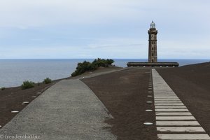 Leuchtturm an der Vulkanlandschaft an der Ponta dos Capelinhos