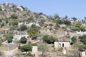 Gebirgsdorf in Südafrika auf dem Weg nach Swasiland