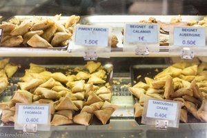 Samoussas in der Bäckerei und Konditorei Chez Loulou